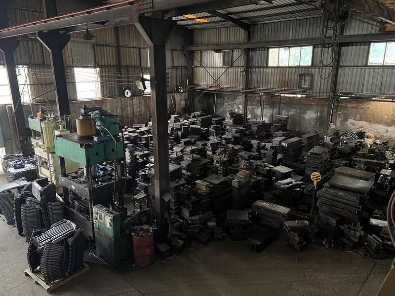 Yimi (Guangzhou) Automotive Parts Co, Ltd linea di produzione del fabbricante