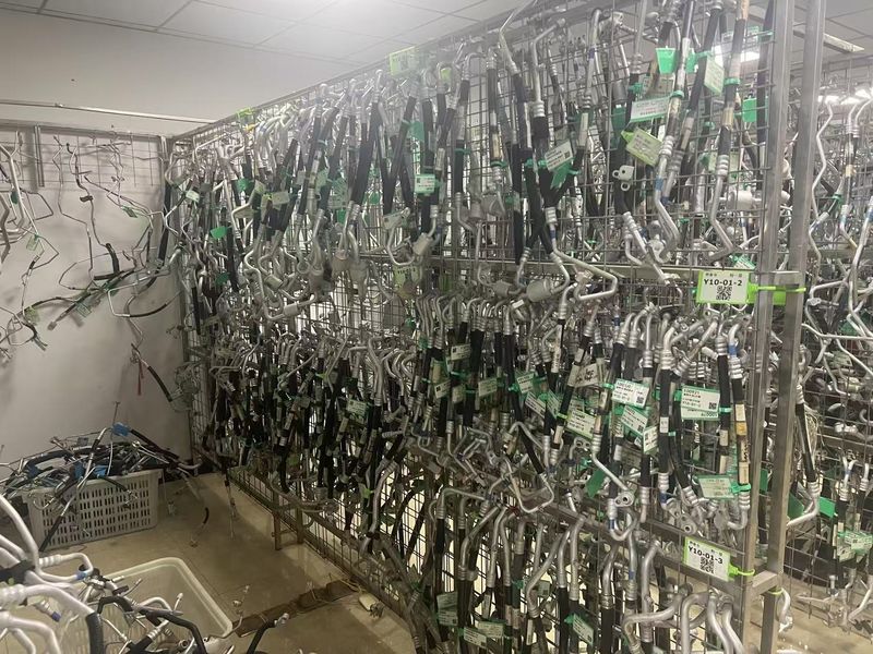 Yimi (Guangzhou) Automotive Parts Co, Ltd linea di produzione del fabbricante