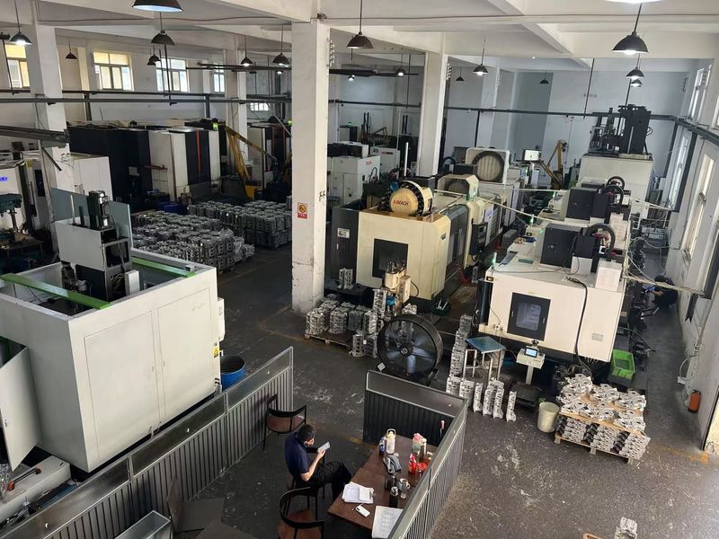 Yimi (Guangzhou) Automotive Parts Co, Ltd linea di produzione del fabbricante