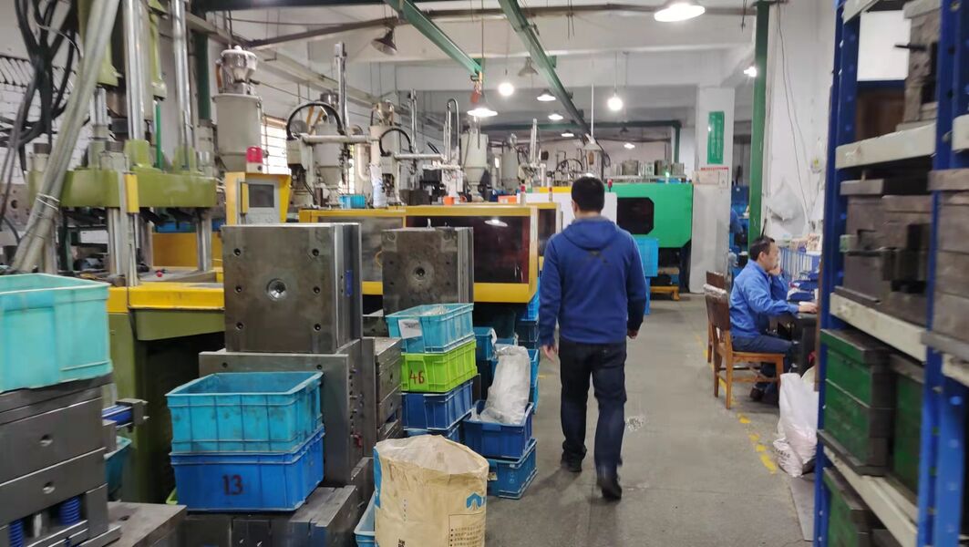 Yimi (Guangzhou) Automotive Parts Co, Ltd linea di produzione del fabbricante